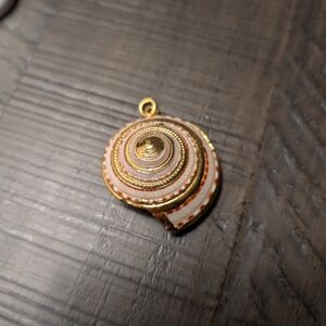 Vintage Gold Tone and Cream/Brown Seashell Pendant